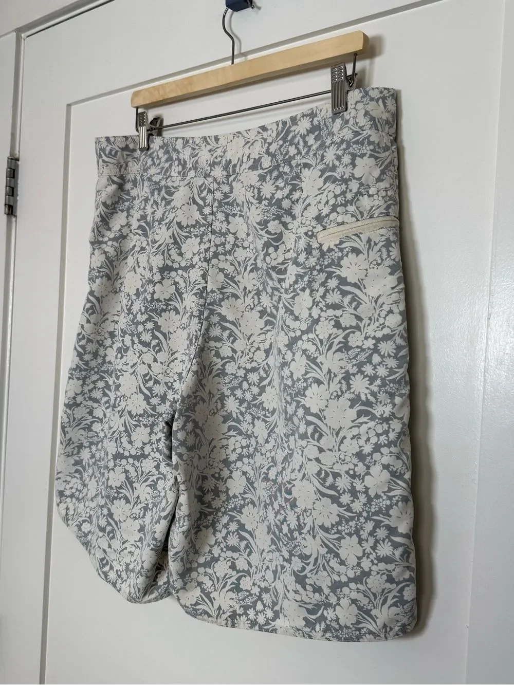Patagonia Swim Trunks Board Shorts Mens Sz 35 Floral Hawaiian Beach Resort